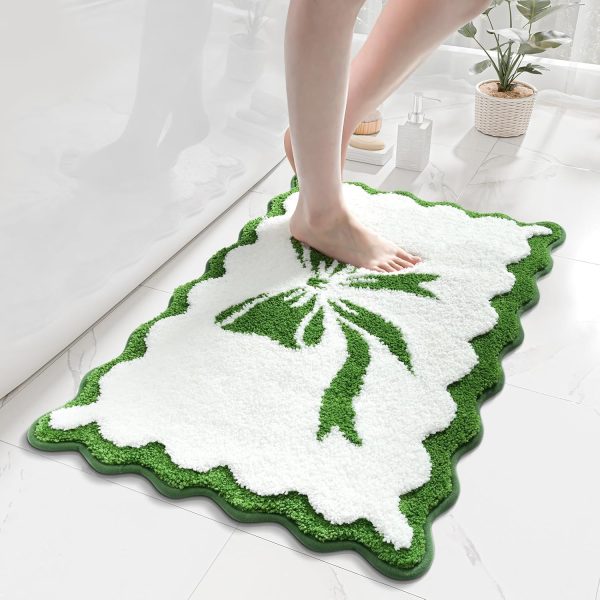 Bow-Shaped Scalloped Edge Microfiber Bathroom Mat
